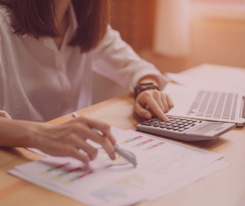 Finanzen und Buchhaltung in Souverän gründen - Monika Bruss